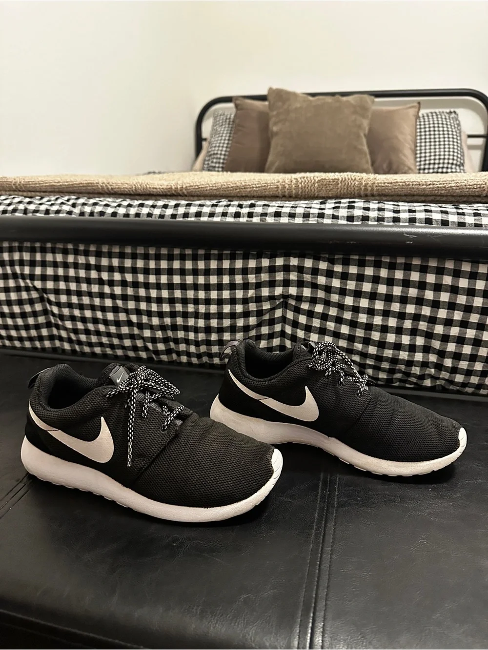 Nike Roshe One Black | Size 7